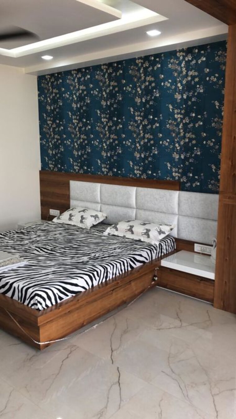 Bedroom, sector 14 4 Bedroom 250 Sq.Yd. Builder Floor In Sector 14 Gurgaon 9992872