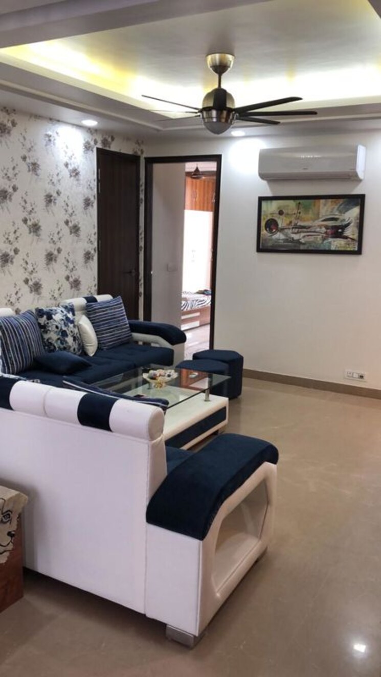 Living Room, sector 14 4 Bedroom 250 Sq.Yd. Builder Floor In Sector 14 Gurgaon 9992872