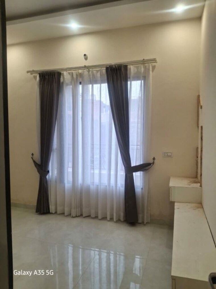 Room, dera bassi 3 Bedroom 100 Sq.Yd. Villa In Dera Bassi Mohali 9980506