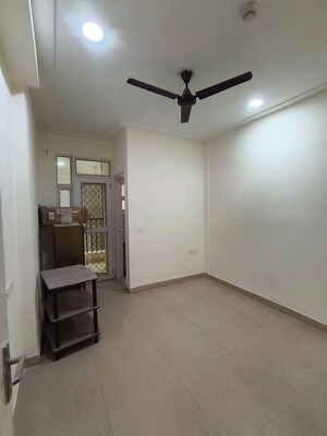 Room in 2 BHK Apartment at Gaur City 7th Avenue, Sector 4 Greater Noida – for Rent