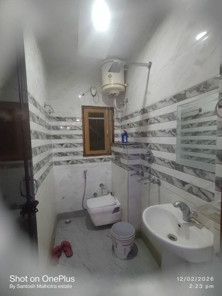 Bathroom, nawada 2 Bedroom 65 Sq.Yd. Builder Floor In Nawada Delhi 9992901