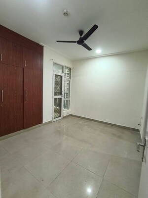 Room in 3 BHK Apartment at Gaur City 2 - 12th Avenue, Sector 16c Greater Noida – for Rent