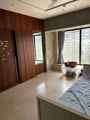 Bedroom in 2 BHK Apartment at Khar West – for Rent