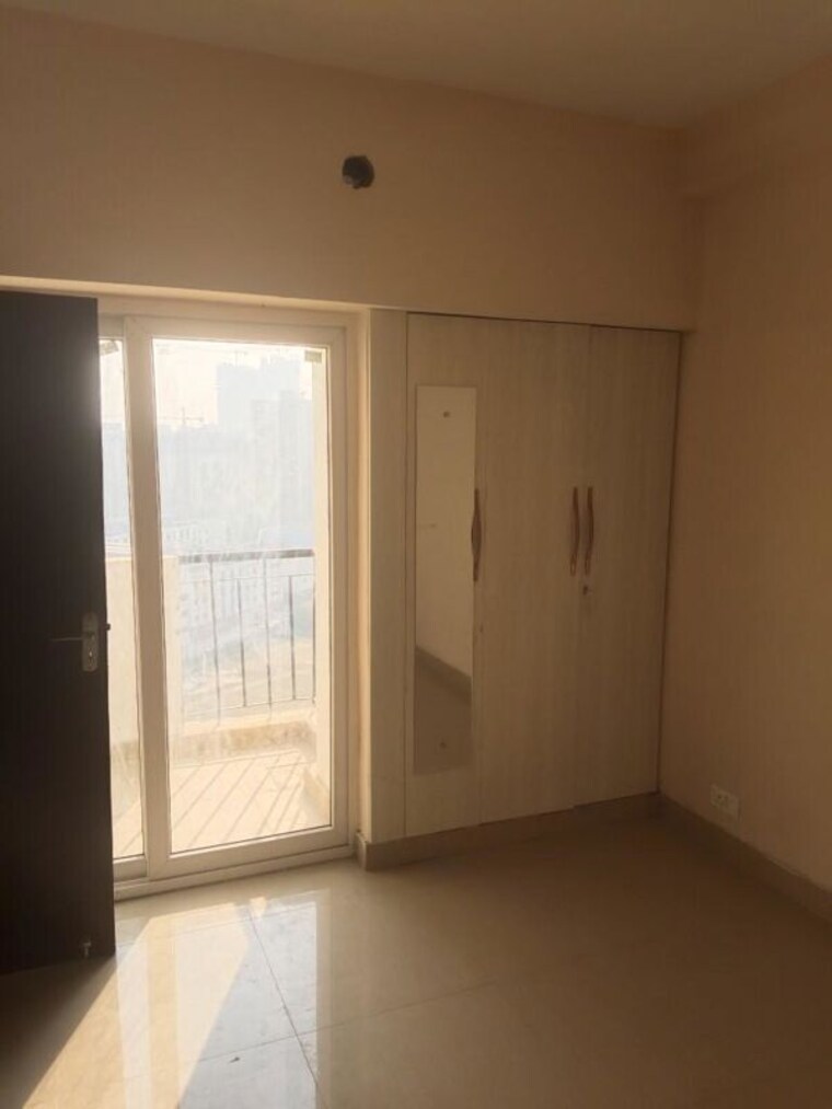 Room, amrapali dream valley 2.5 Bedroom 920 Sq.Ft. Apartment In Amrapali Dream Valley Greater Noida 9992968