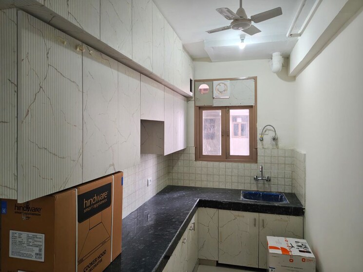 Kitchen, pareena-om-apartments 2 Bedroom 647 Sq.Ft. Apartment In Sector 112 Gurgaon 9992944