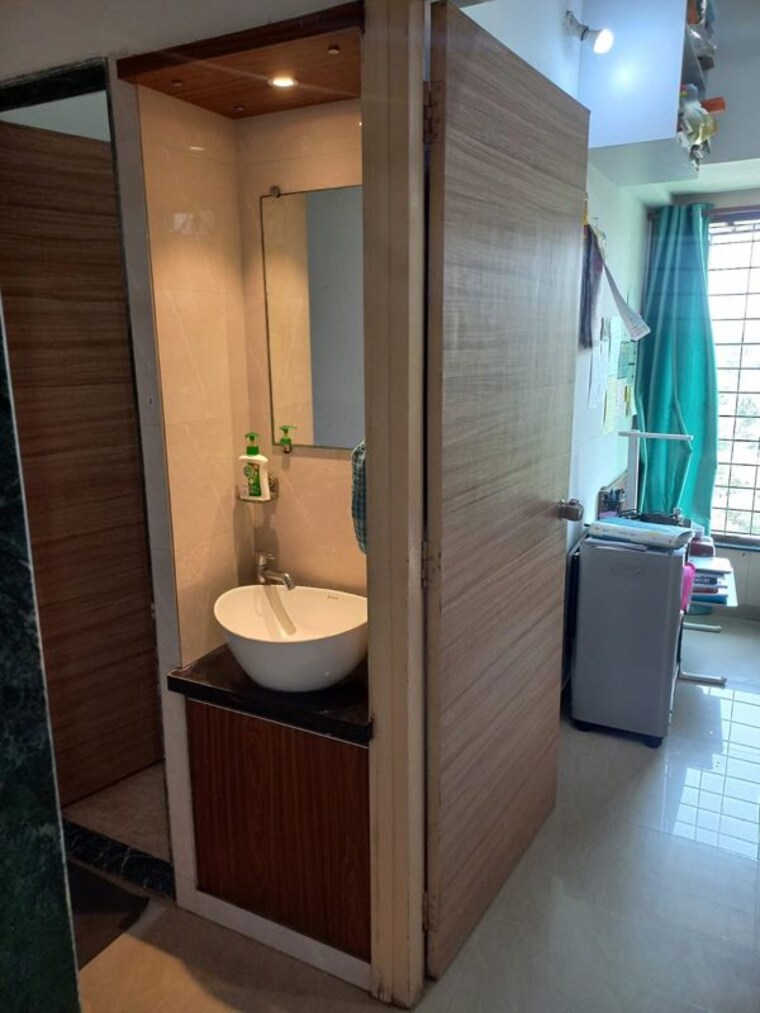 Bathroom, om-sai-plaza 2 Bedroom 600 Sq.Ft. Apartment In Ghodbunder Road Thane 9992998