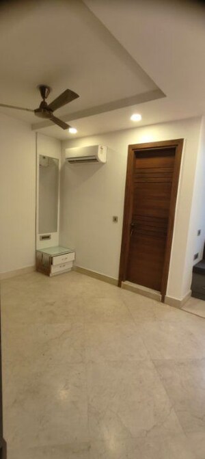 Room in 3 BHK Builder Floor at Greater Kailash I – for Rent