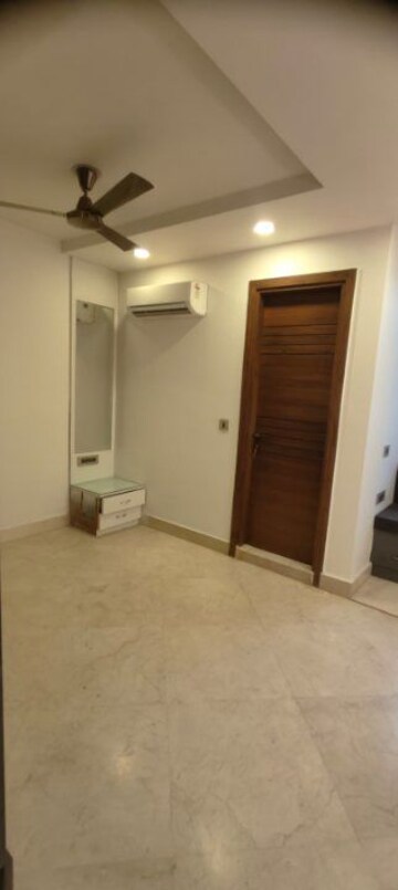 Room in 3 BHK Builder Floor at Greater Kailash I – for Rent