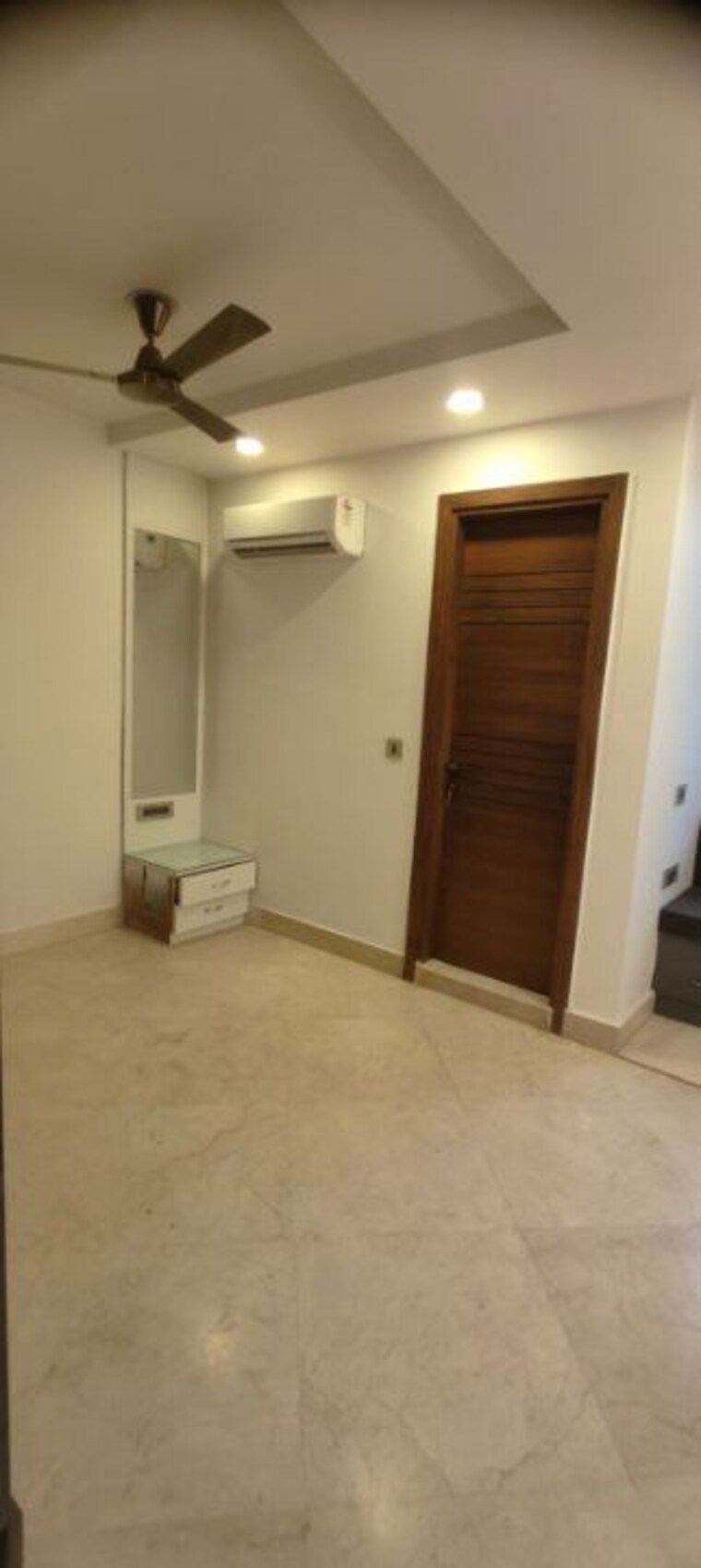 Room, greater kailash i 3 Bedroom 208 Sq.Yd. Builder Floor In Greater Kailash I Delhi 9992932