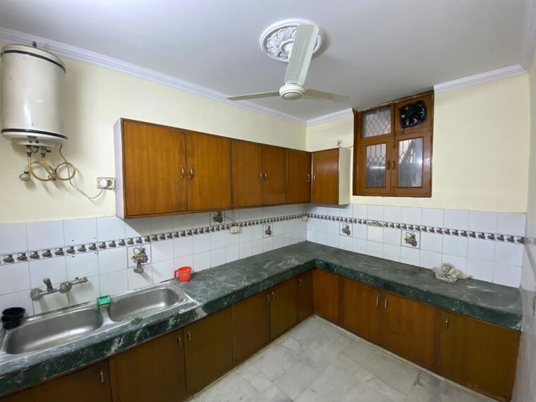 Kitchen, greater kailash i 3 Bedroom 208 Sq.Yd. Apartment In Greater Kailash I Delhi 9993018