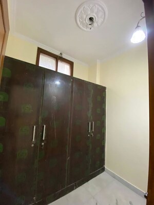 Furnished Amenities in 3 BHK Apartment at Greater Kailash I – for Rent