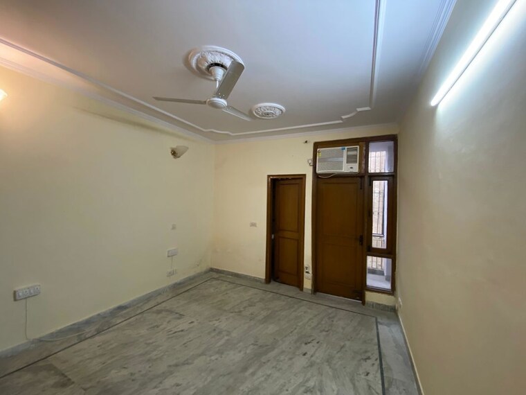 Room, greater kailash i 3 Bedroom 208 Sq.Yd. Apartment In Greater Kailash I Delhi 9993018