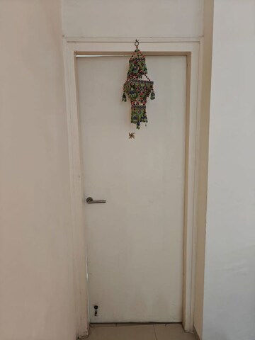 Furnished Amenities in 3.5 BHK Apartment at Emaar Palm Hills, Sector 77 – for Rent