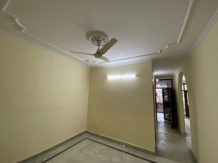 Room, hauz khas 3 Bedroom 200 Sq.Yd. Apartment In Hauz Khas Delhi 9993089