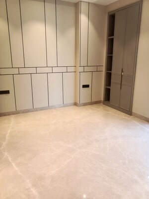 Room in 4 BHK Builder Floor at Hauz Khas Enclave – for Rent