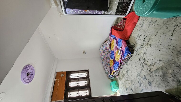 Bedroom, dilshad colony 1 Bedroom 450 Sq.Ft. Apartment In Dilshad Colony Delhi 9993126