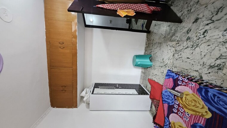 Bedroom, dilshad colony 1 Bedroom 450 Sq.Ft. Apartment In Dilshad Colony Delhi 9993126