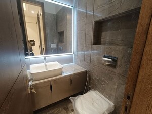 Attached Bathroom in 3 BHK Builder Floor at Green Park – for Rent