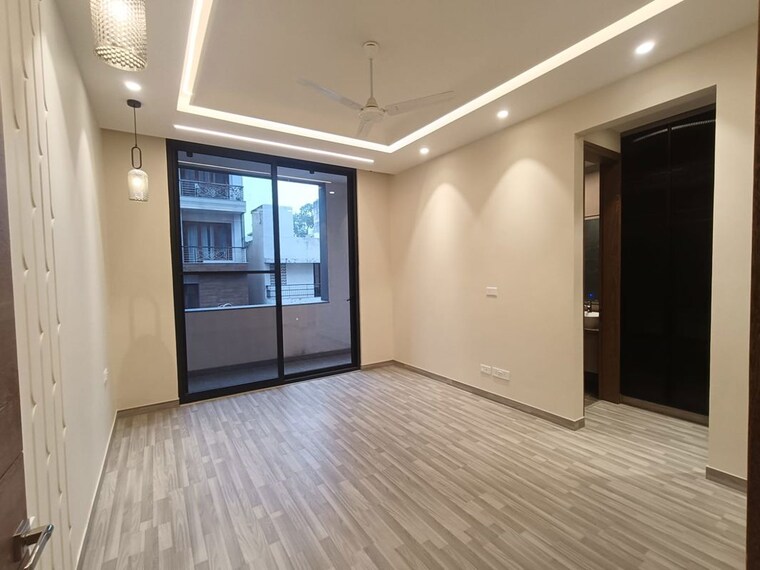 Room, green park 3 Bedroom 200 Sq.Yd. Builder Floor In Green Park Delhi 9993127