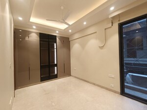 Room in 3 BHK Builder Floor at Green Park – for Rent
