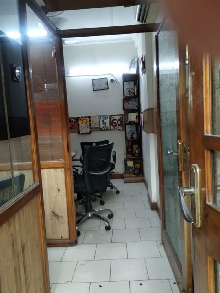 Living Room, akd-tower Commercial Office Space 200 Sq.Ft. In Sector 14 Gurgaon 9993136