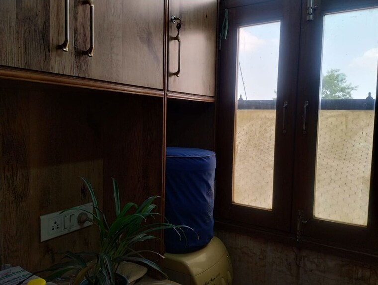 Living Room, akd-tower Commercial Office Space 200 Sq.Ft. In Sector 14 Gurgaon 9993136