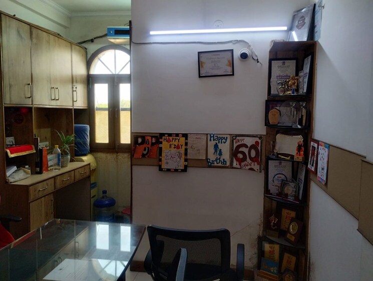 Team Area, akd-tower Commercial Office Space 200 Sq.Ft. In Sector 14 Gurgaon 9993136