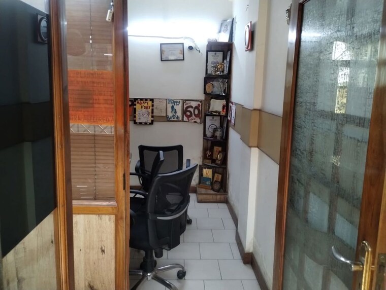 Team Area, akd-tower Commercial Office Space 200 Sq.Ft. In Sector 14 Gurgaon 9993136