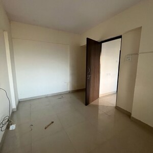Room in 2 BHK Apartment at Primerose Apartment, Lokhandwala Complex – for Sale