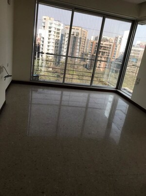 Bedroom in 3.5 BHK Apartment at Juhu – for Rent