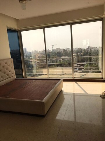 Bedroom in 3.5 BHK Apartment at Juhu – for Rent