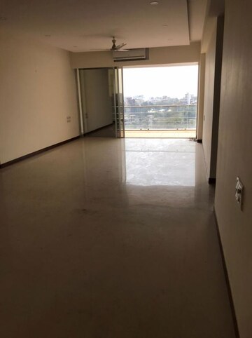 Bedroom in 3.5 BHK Apartment at Juhu – for Rent