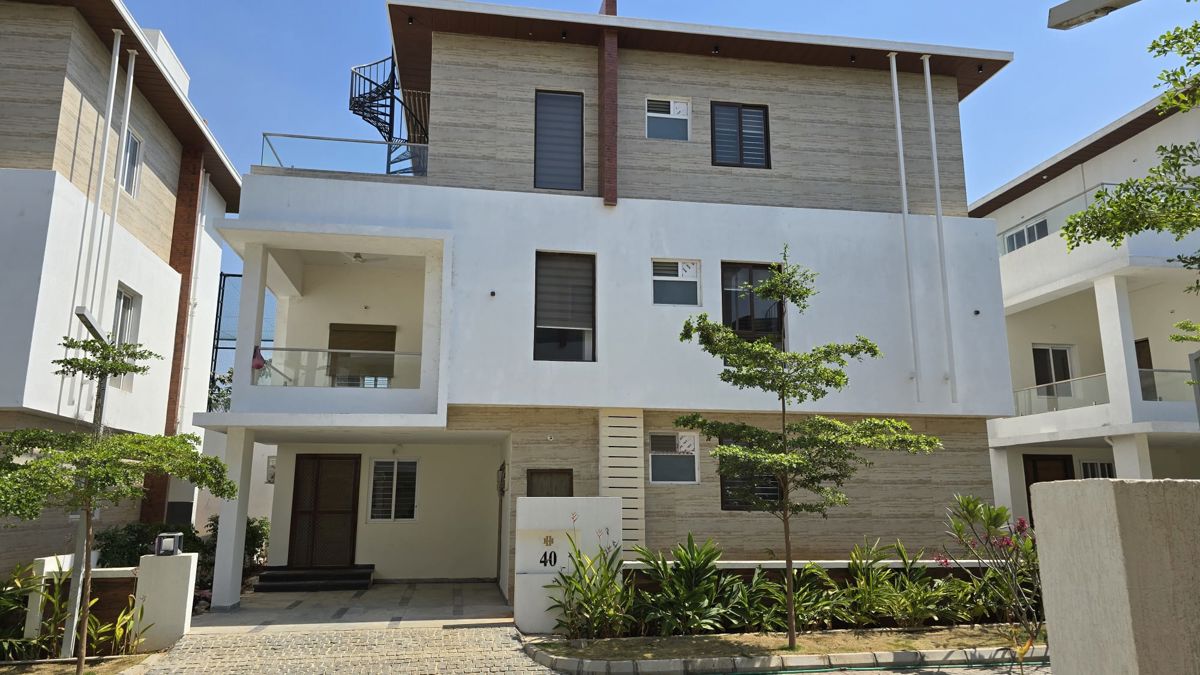 5 BHK + Pooja Room,Study Room,Extra Room Villa For Rent in CMG Halcyon Homes