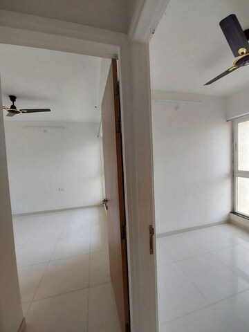 1 BHK Apartment For Rent in Metropolis Bayside, Kasarvadavali