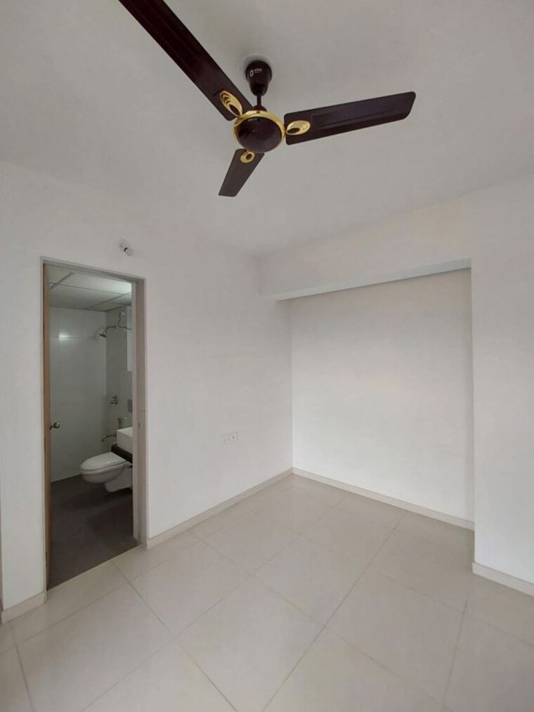 Room, metropolis-bayside 1 Bedroom 370 Sq.Ft. Apartment In Kasarvadavali Thane 9993267