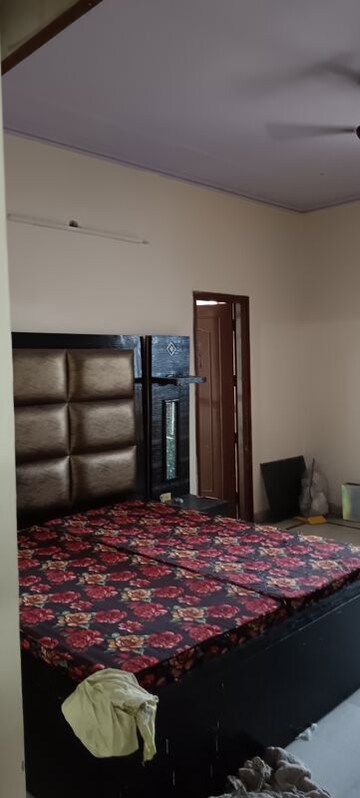 Bedroom in 1 RK Apartment at Sector 16 – for Rent