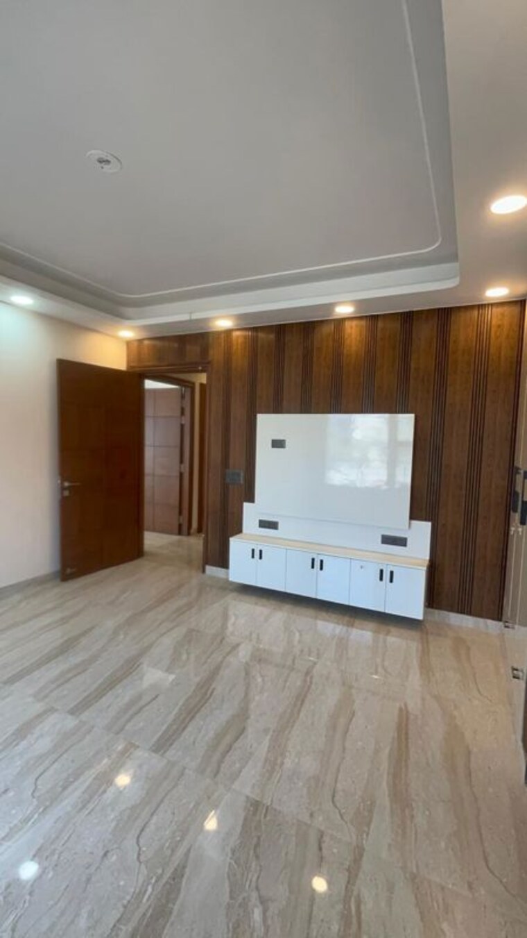 Room, bptp-the-resort 3 Bedroom 1800 Sq.Ft. Builder Floor In Sector 75 Faridabad 9993296