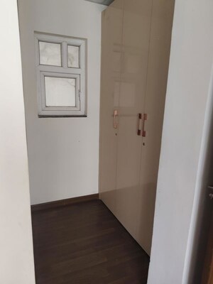 Room in 3.5 BHK Apartment at BPTP Terra, Sector 37d – for Sale