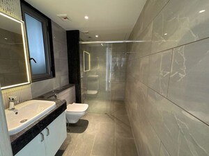 Attached Bathroom in 4 BHK Apartment at Rustomjee Crown, Prabhadevi – for Sale