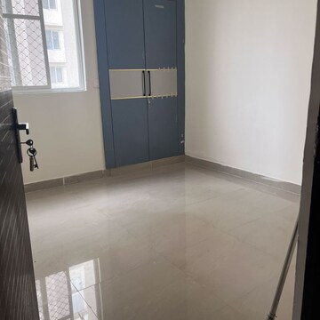 Room in 3 BHK Apartment at Amrapali Golf Homes, Haibatpur – for Rent