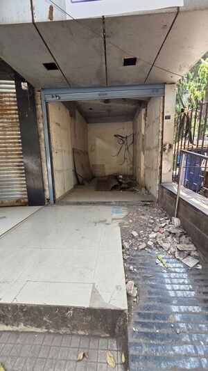  Shop For Rent in Andheri West