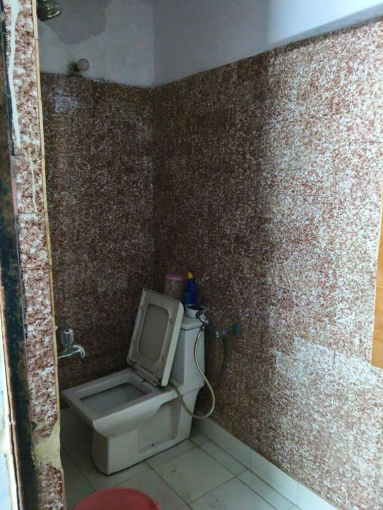 Bathroom, mehrauli 1 Bedroom 65 Sq.Yd. Builder Floor In Mehrauli Delhi 9985307