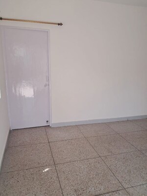 Room in 2 BHK Builder Floor at Defence Colony – for Rent