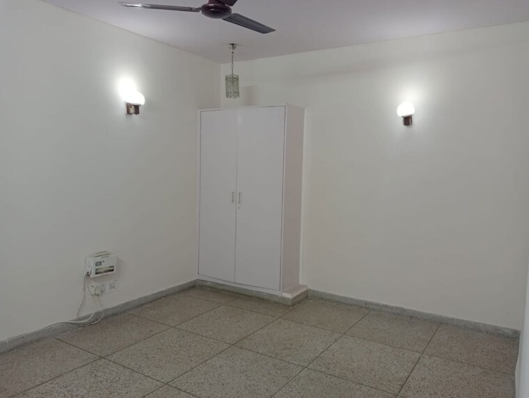 Room, defence colony 2 Bedroom 1953 Sq.Ft. Builder Floor In Defence Colony Delhi 9993570