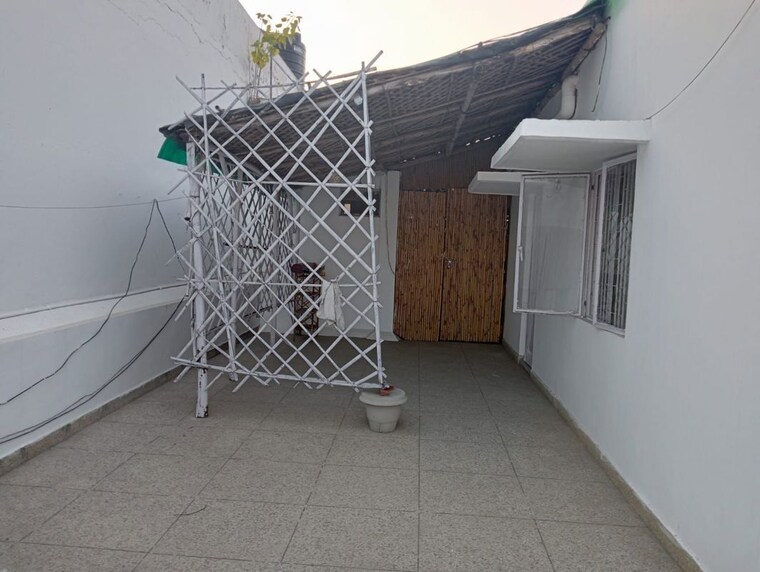 Balcony, defence colony 2 Bedroom 1953 Sq.Ft. Builder Floor In Defence Colony Delhi 9993570
