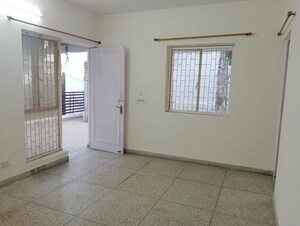 Room in 2 BHK Builder Floor at Defence Colony – for Rent