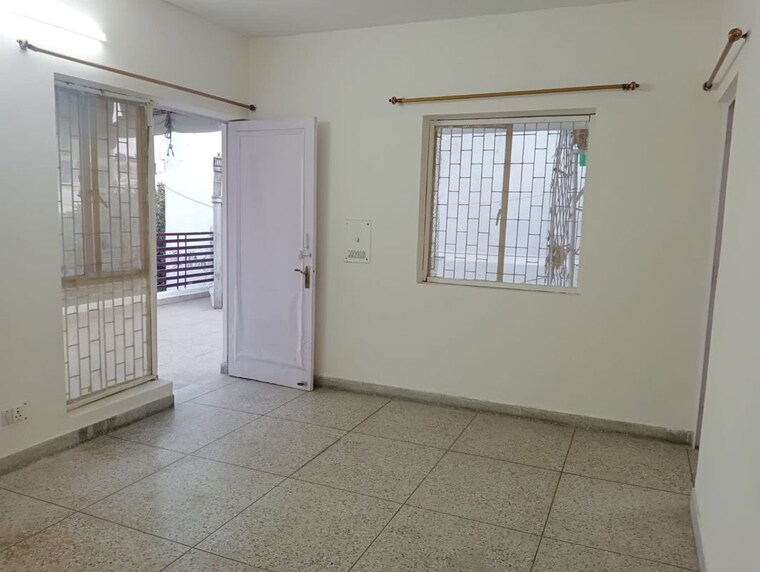 Room, defence colony 2 Bedroom 1953 Sq.Ft. Builder Floor In Defence Colony Delhi 9993570