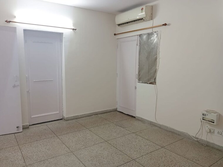 Room, defence colony 2 Bedroom 1953 Sq.Ft. Builder Floor In Defence Colony Delhi 9993570