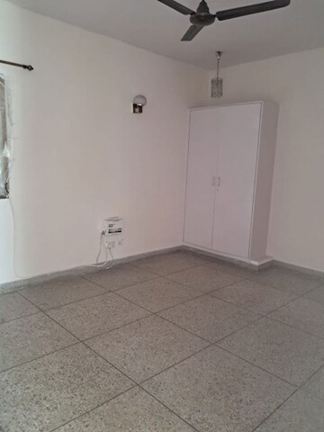 Room in 2 BHK Builder Floor at Defence Colony – for Rent