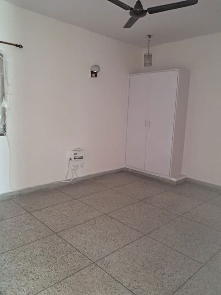 Room, defence colony 2 Bedroom 1953 Sq.Ft. Builder Floor In Defence Colony Delhi 9993570